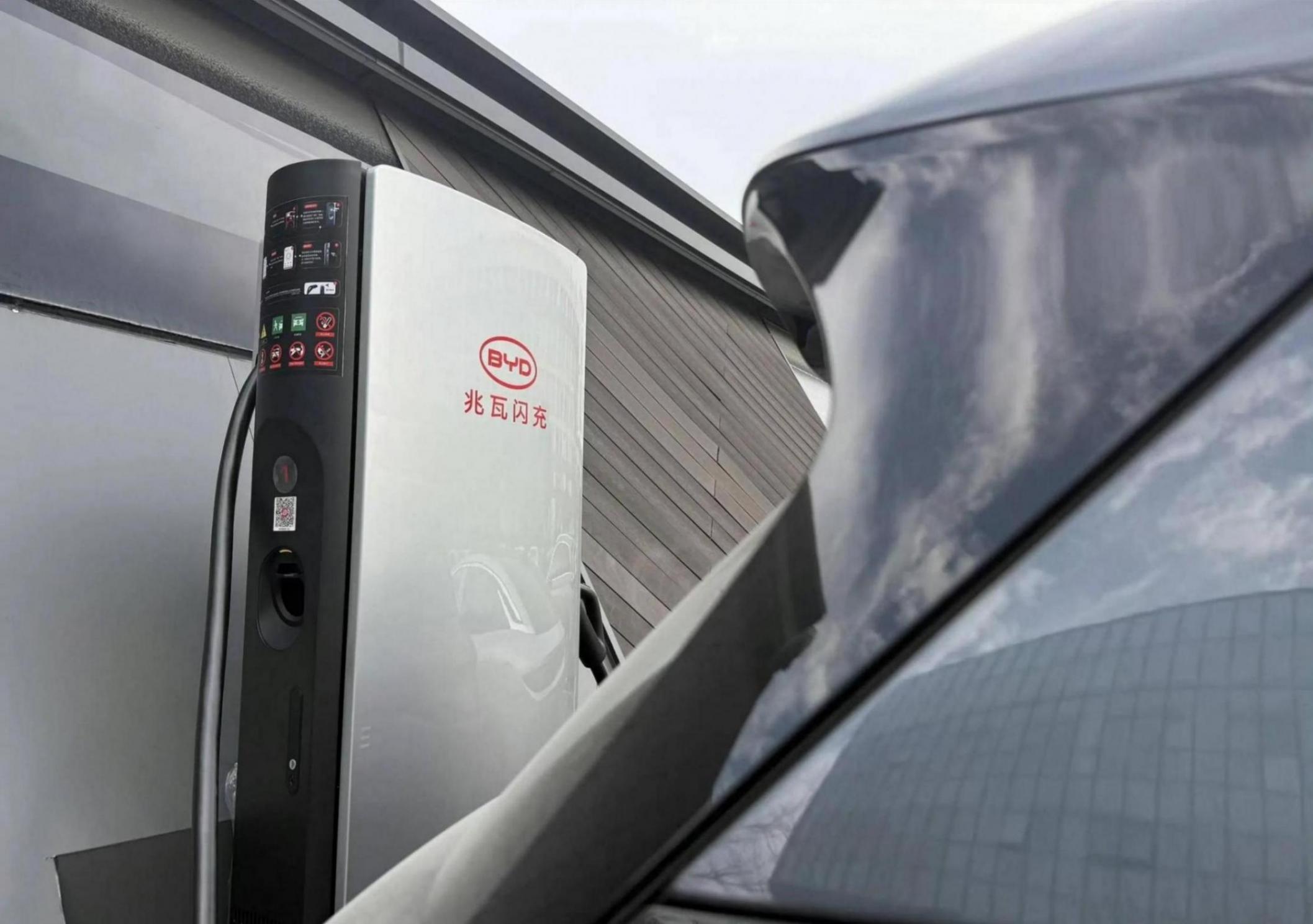 國產(chǎn)車企固態(tài)電池,年底上車!兆瓦閃充、蔚來換電,都白干了?