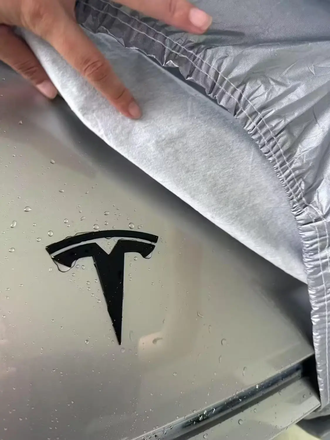 特斯拉Model Y L內飾圖曝光:首搭黑色頂棚、六座電動折疊座椅