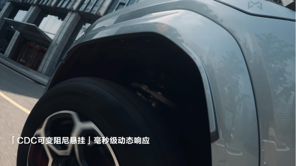 華為全家桶+軍工品質!猛士M817 可城可野的完美選擇