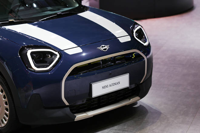 今年成都車展還得看寶馬 一群“MM”盛裝舞步