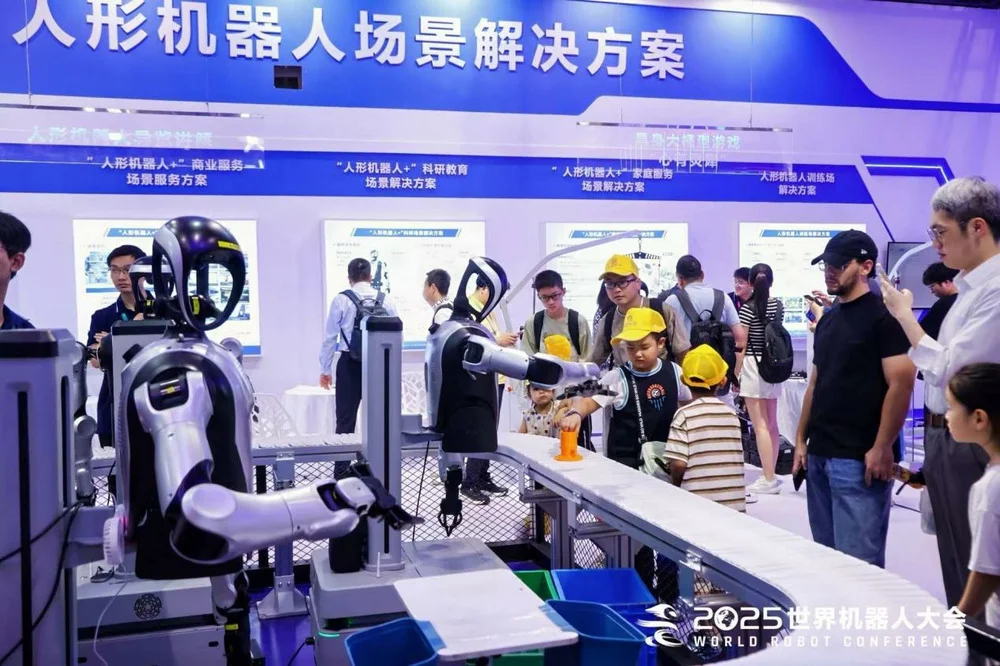 大廠“搶灘”具身智能,英偉達創始人說:AI的下一個浪潮是具身智能