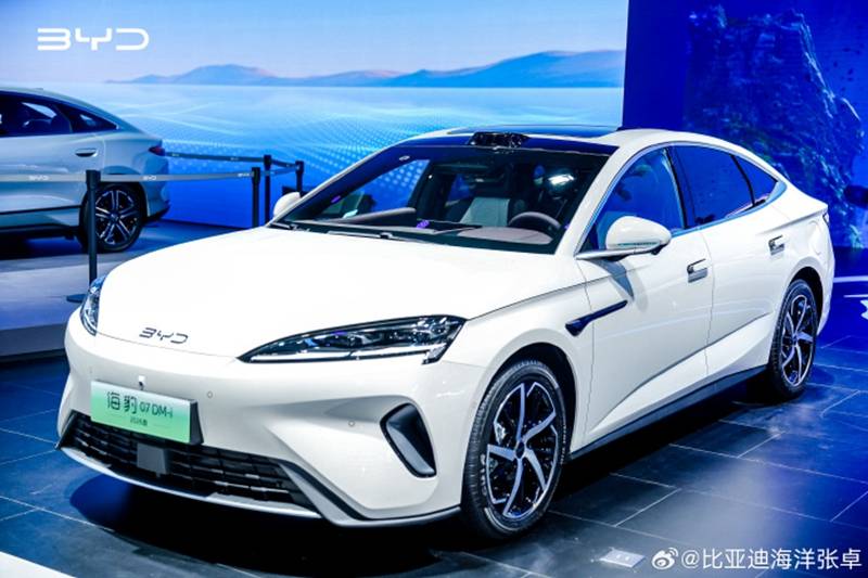 比亞迪全品牌車型矩陣亮相成都車展 黑科技外展同步展出