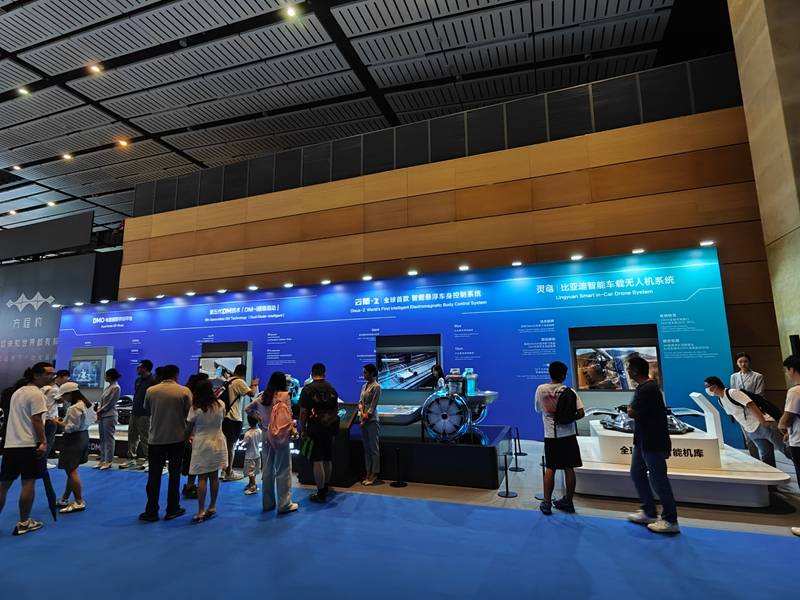 比亞迪全品牌車型矩陣亮相成都車展 黑科技外展同步展出