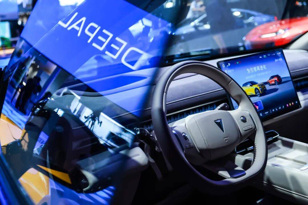 頂奢內(nèi)飾的終極答案:全新深藍S07締造“觸手皆豪華”時代