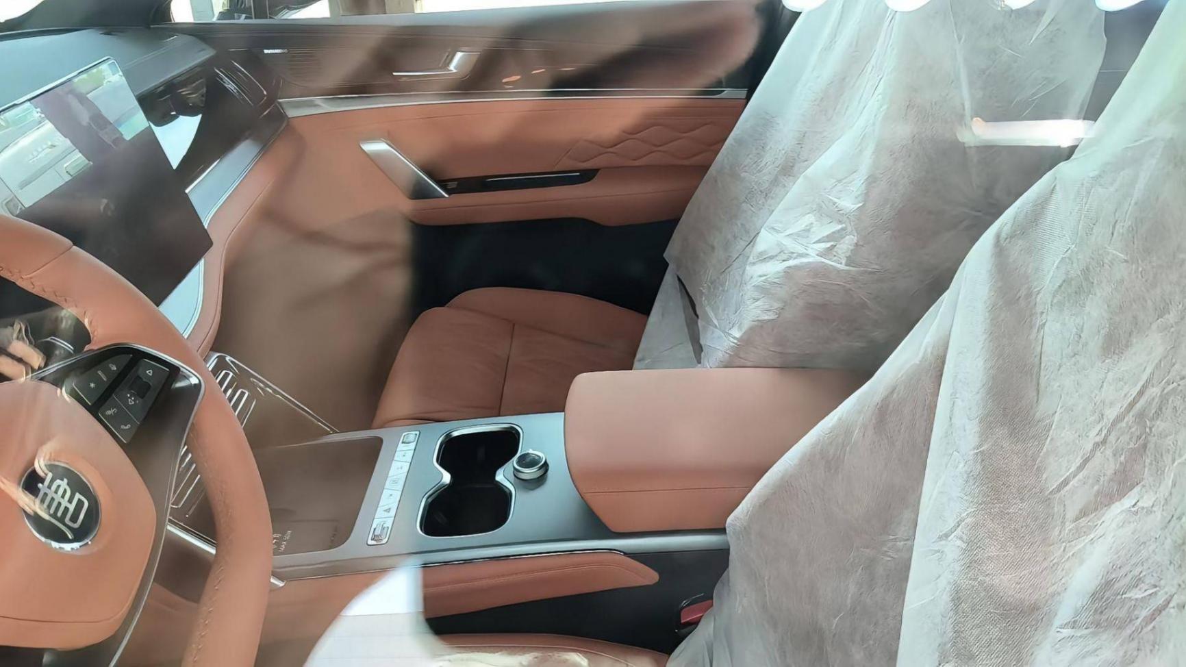 比亞迪唐DM-i加推款曝光,黑武士風(fēng)格+續(xù)航160km,配懷擋+冰箱