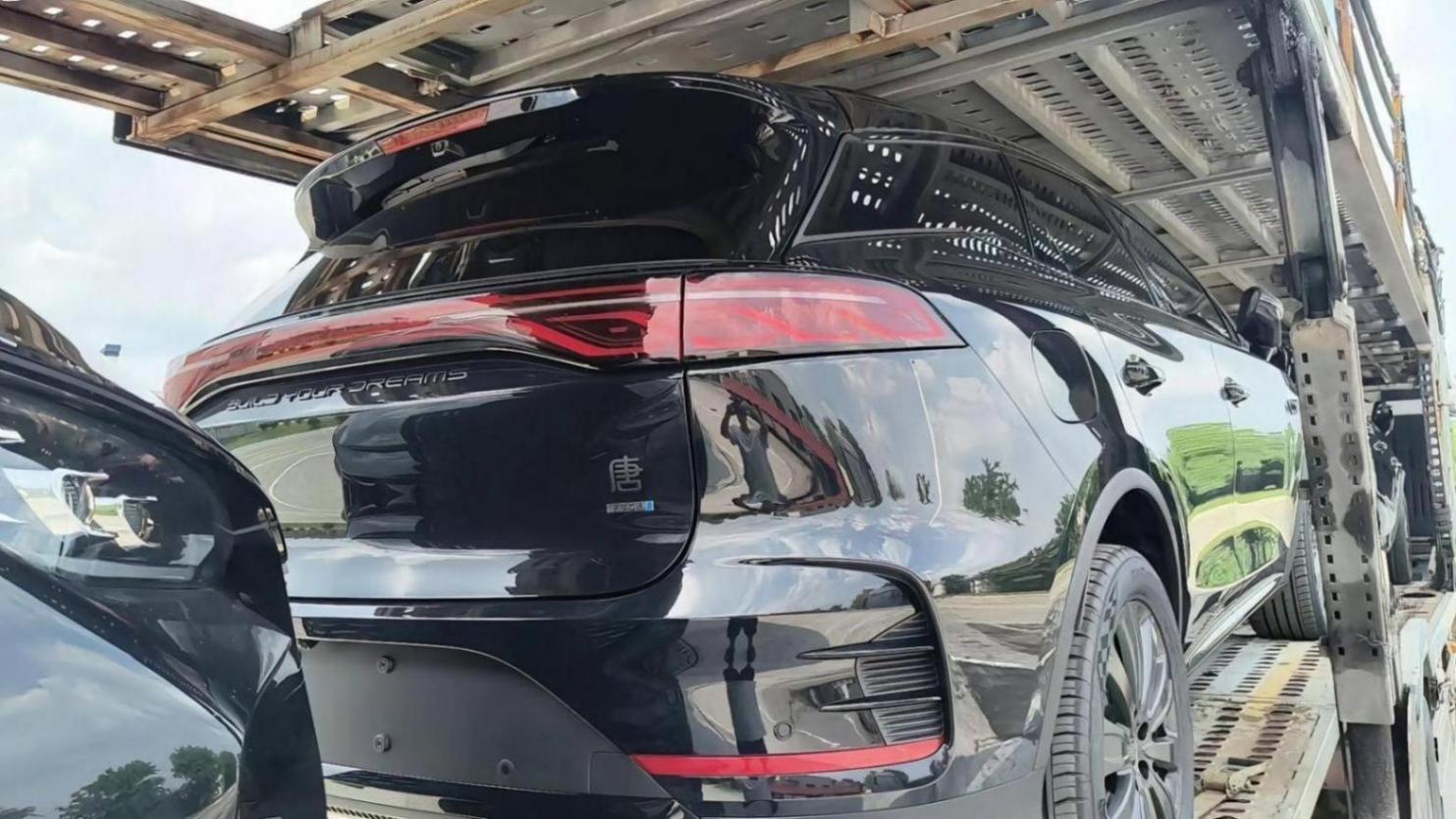 比亞迪唐DM-i加推款曝光,黑武士風(fēng)格+續(xù)航160km,配懷擋+冰箱