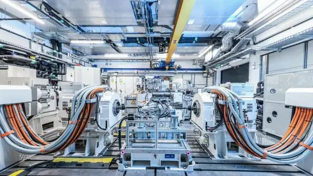 保時捷純電卡宴用AI“路測”:研發周期縮短20%,省下120輛測試車