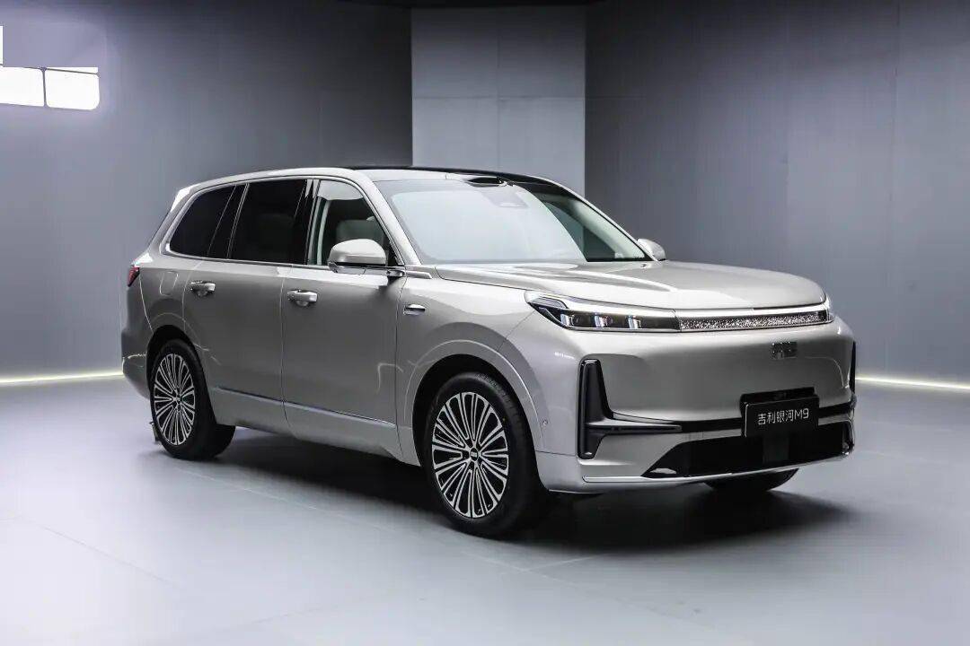 吉利銀河M9正式上市,比預期下調2萬!