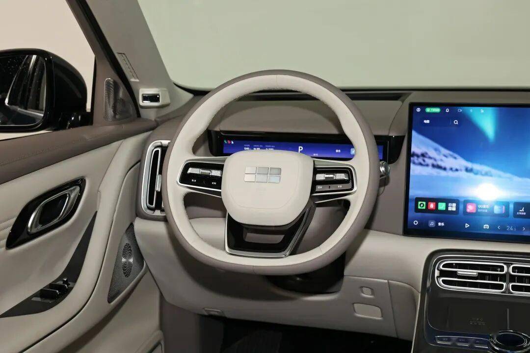 吉利銀河M9正式上市,比預期下調2萬!