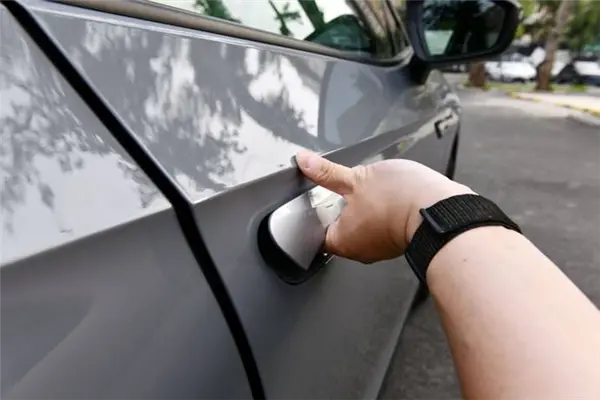 隱藏式門把手 給整個汽車行業都上了一課